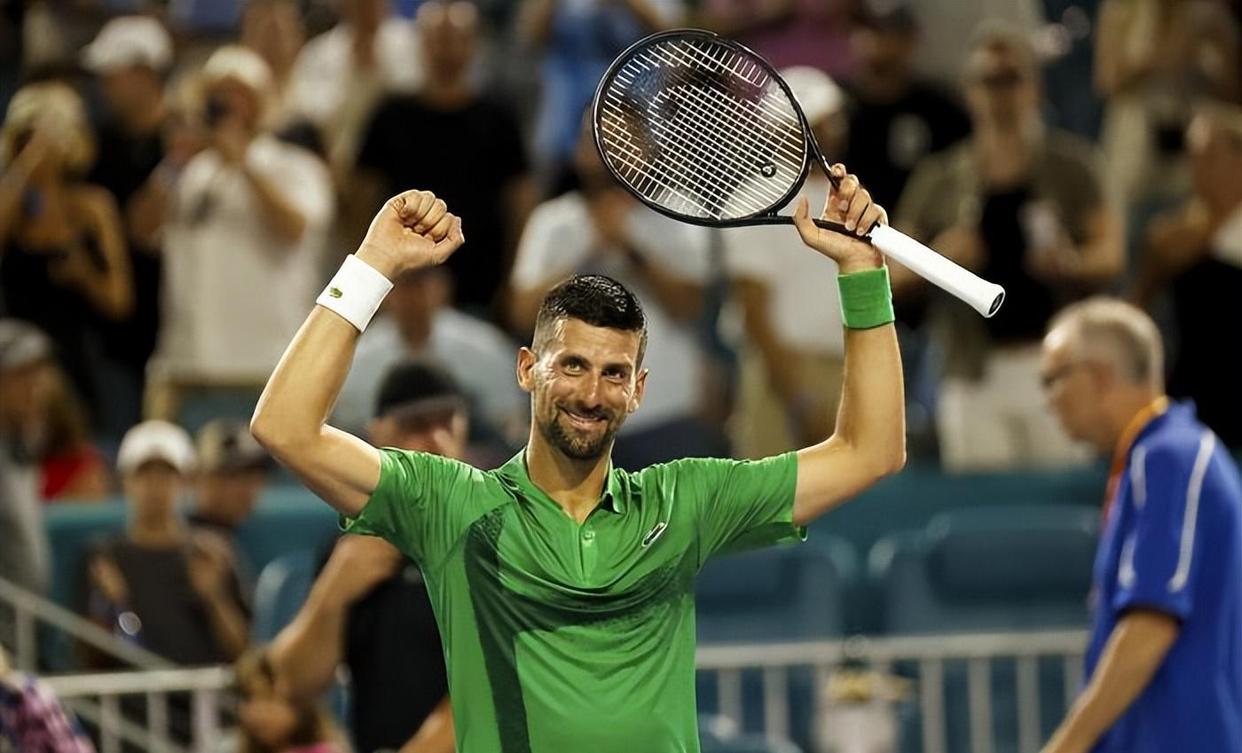 开云注册平台-重返赛场引发热议！，德约科维奇在湖人比赛中大比分获胜赢得满堂喝彩(德约科维奇极限救球)